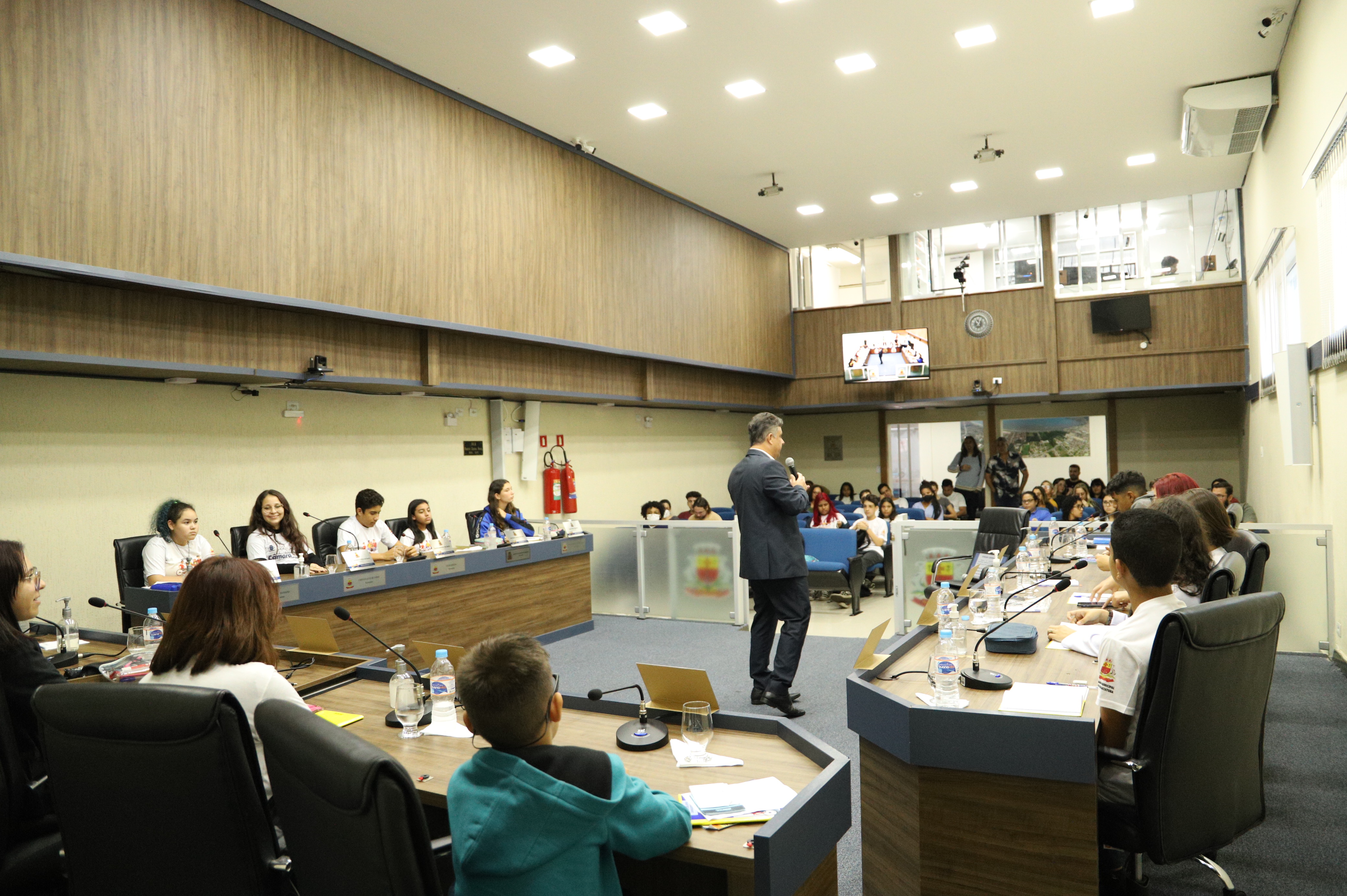 Integrantes da Câmara Jovem participam de Reunião na Câmara Municipal