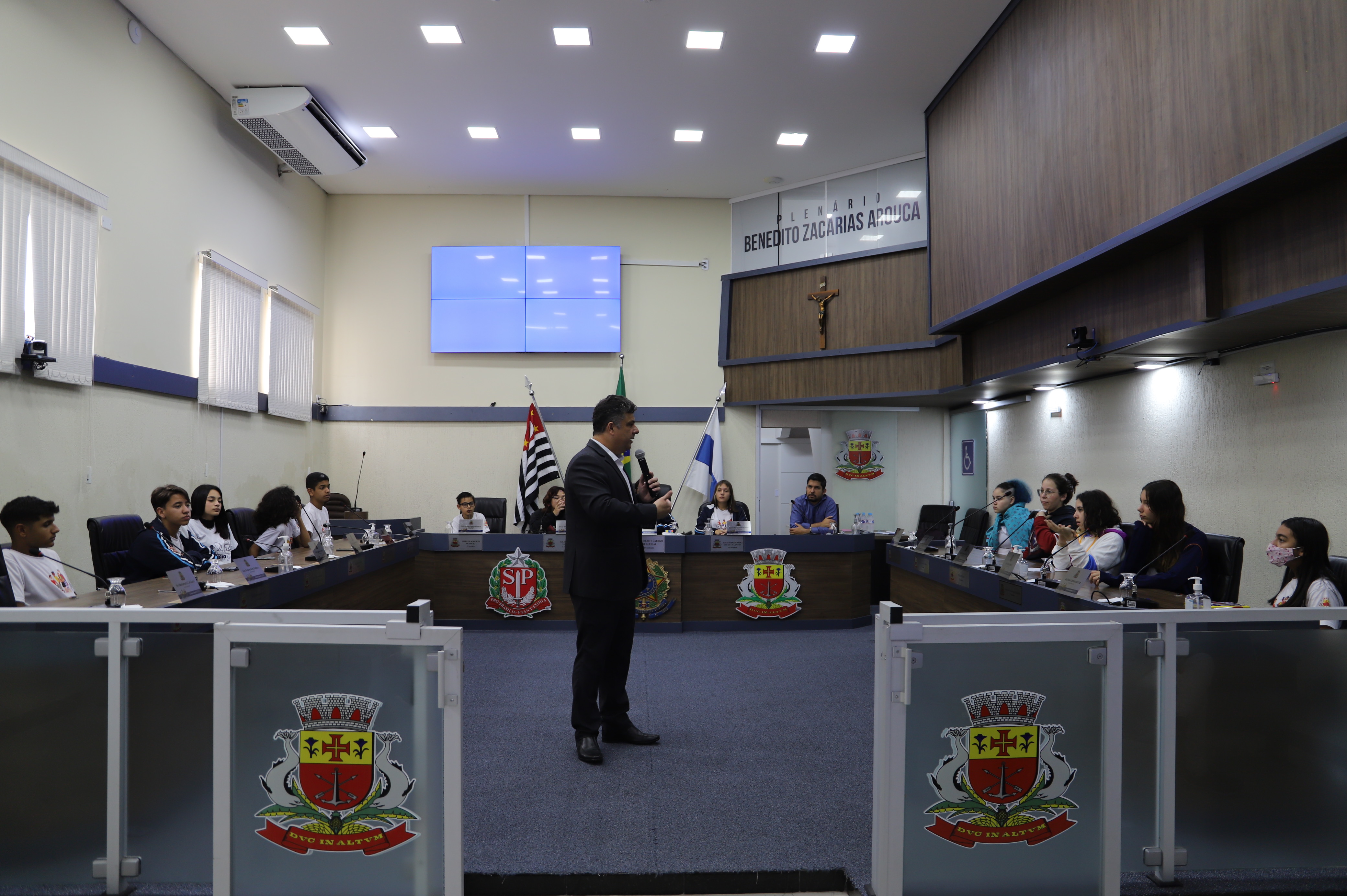 3º Debate acadêmico é promovido pela Câmara Jovem de Caraguatatuba