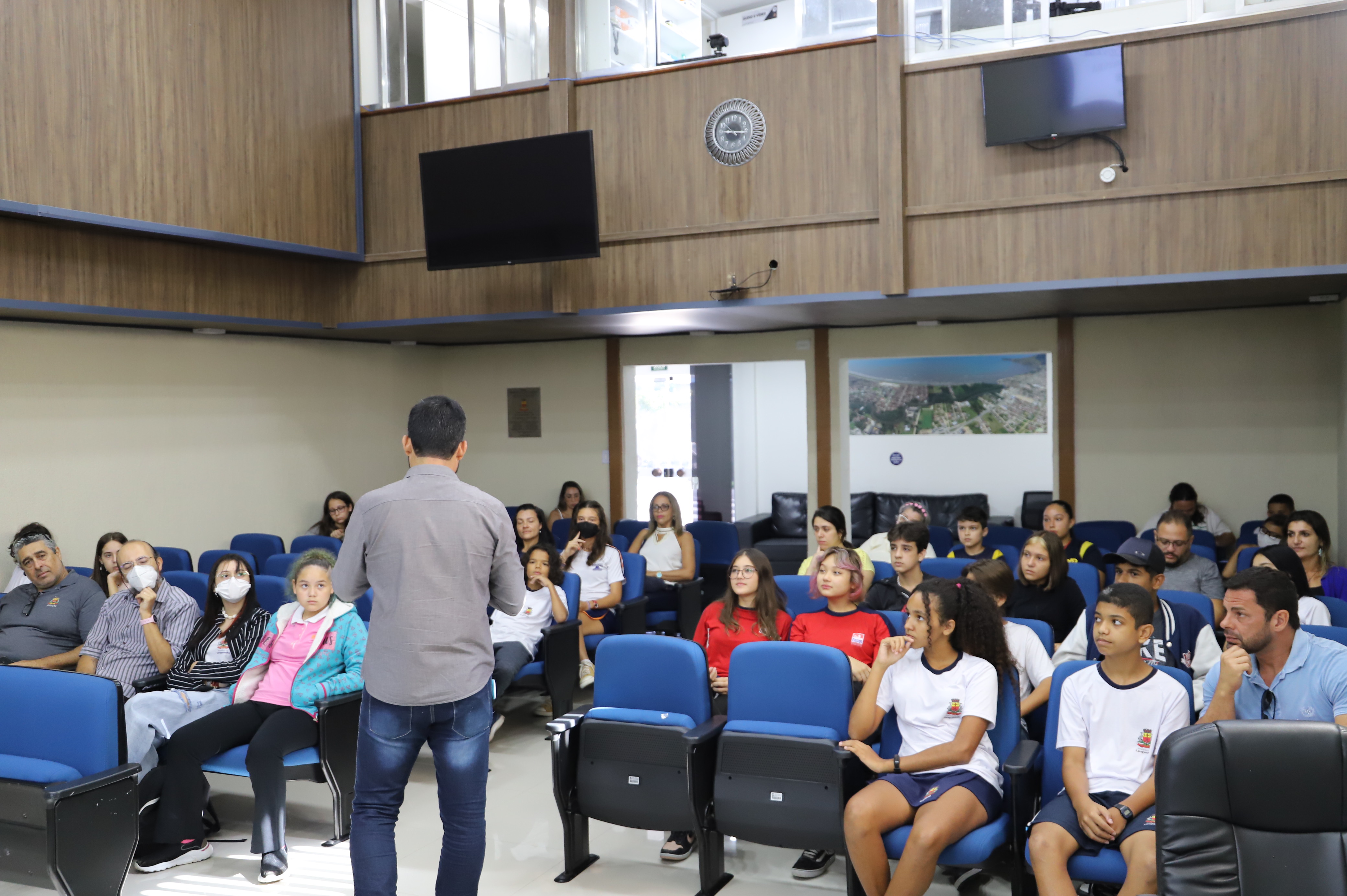 Jovens vereadores participam de segunda reunião preparatória na Câmara Municipal