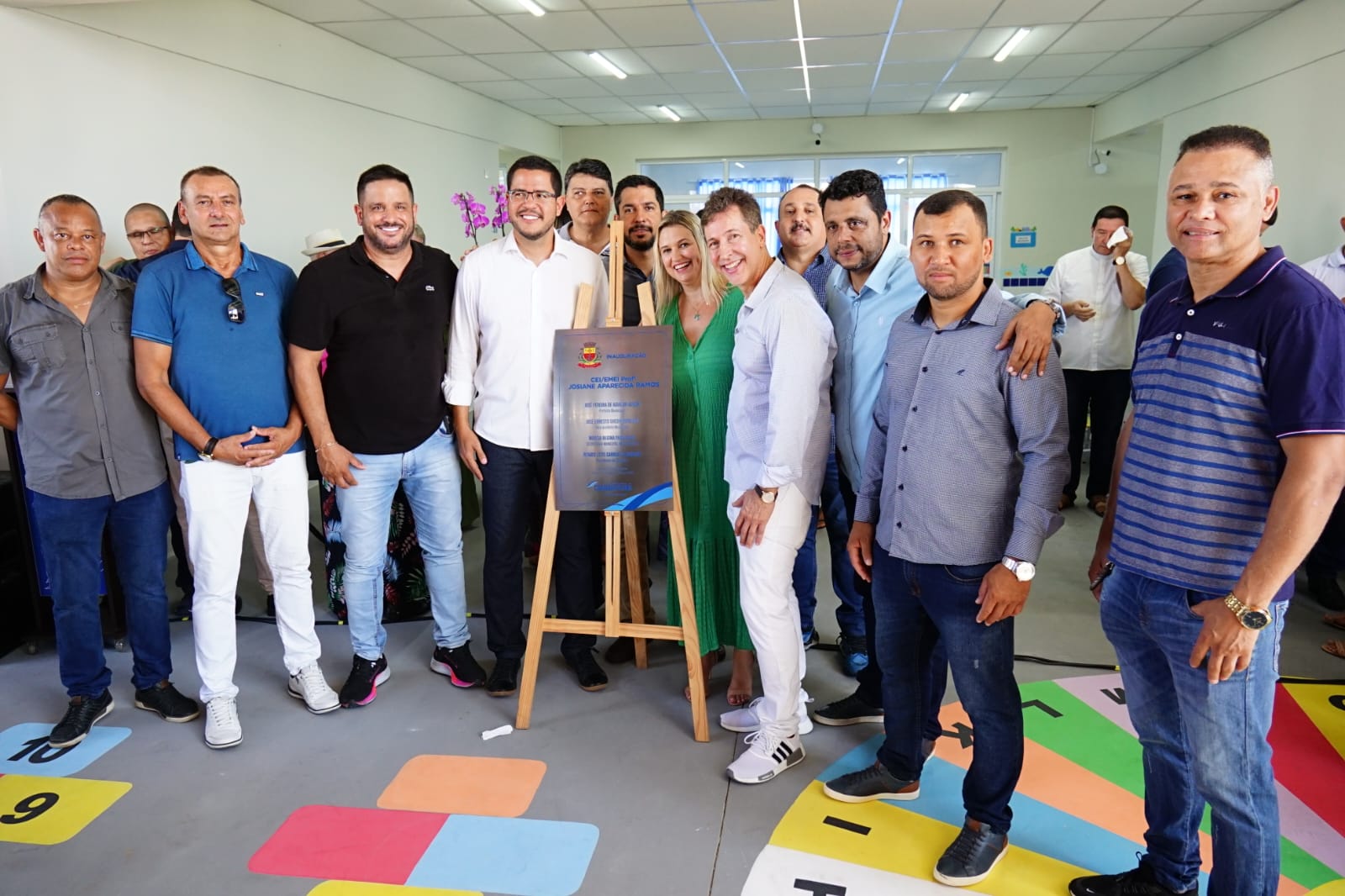 Bairro do Golfinhos ganha nova unidade escolar e vereadores participam de evento