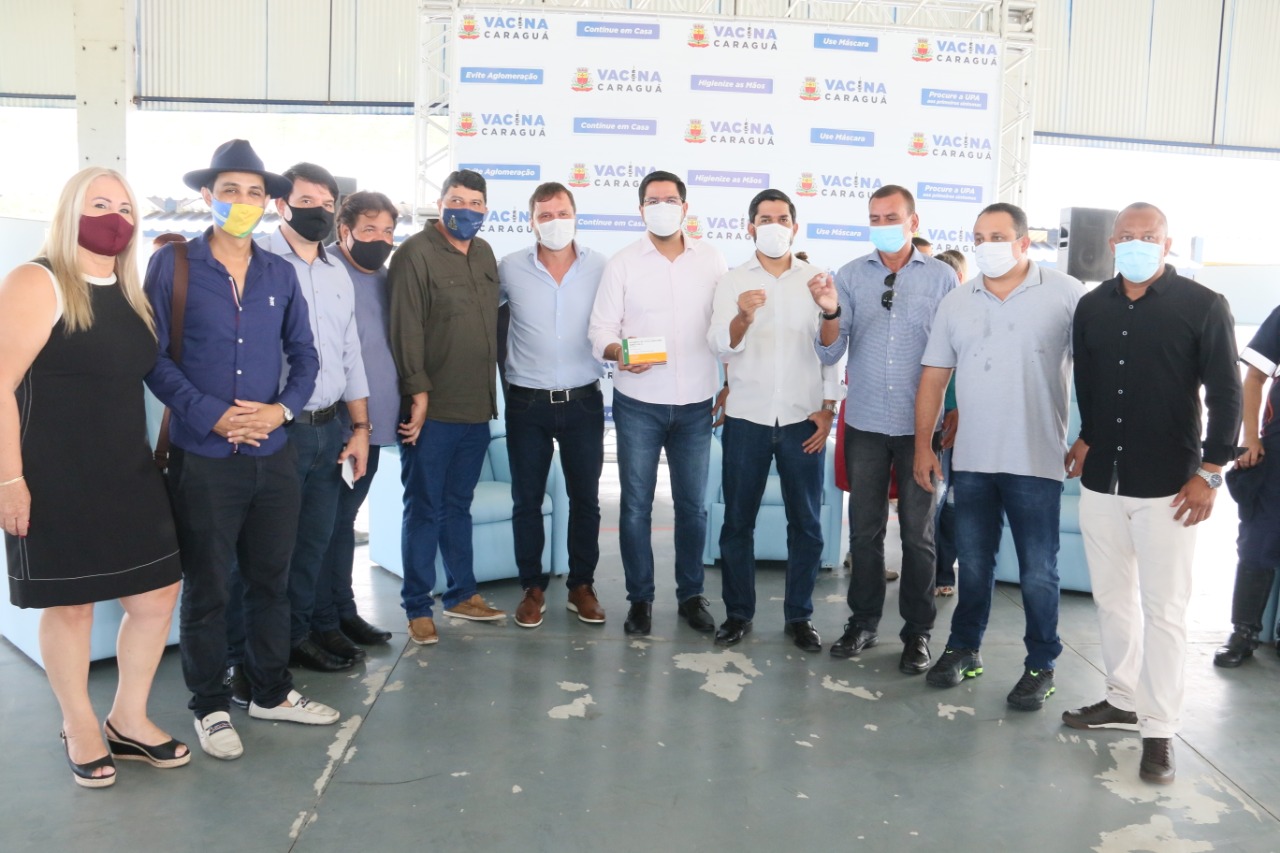 Vereadores acompanham início da vacinação em Caraguatatuba