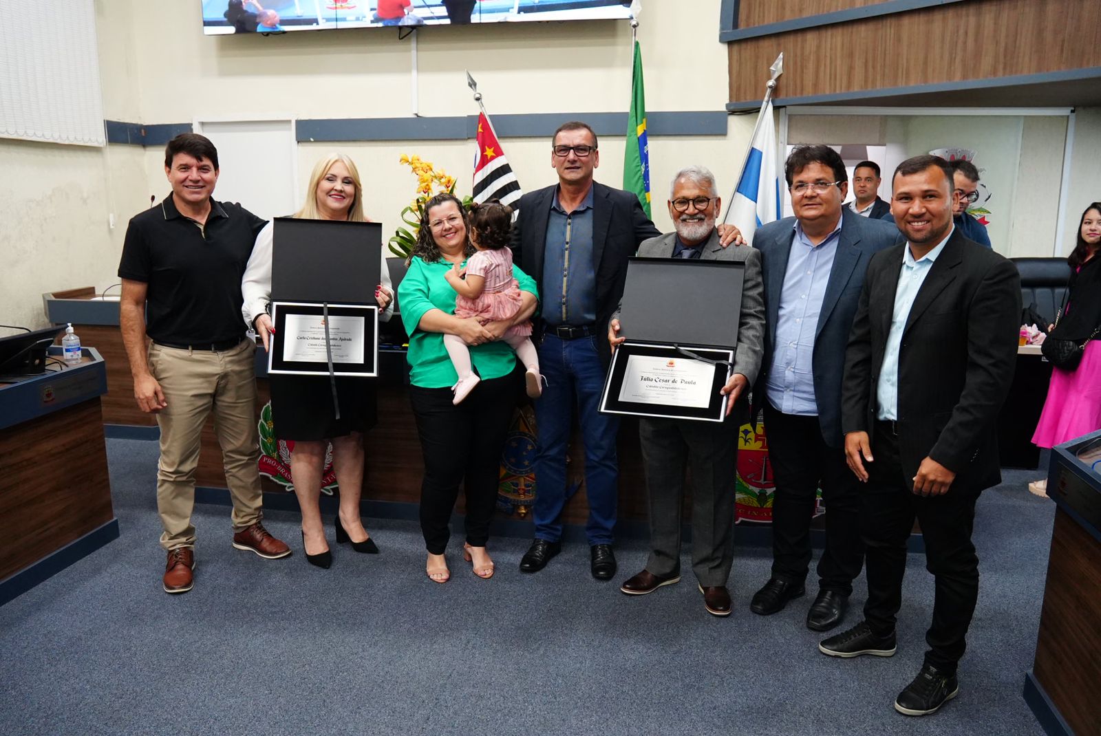 Julio Cesar de Paula e Carla Cristiane dos Santos Andrade recebem títulos de cidadãos caraguatatubenses