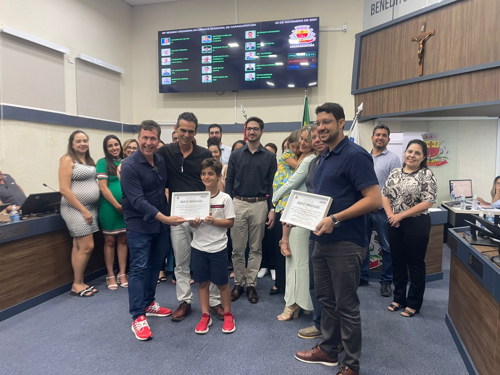 Câmara Municipal aprova moção de congratulação ao Dr. Fernando Augusto Borges Martins da Silva e a Clínica Neon Centro Médico