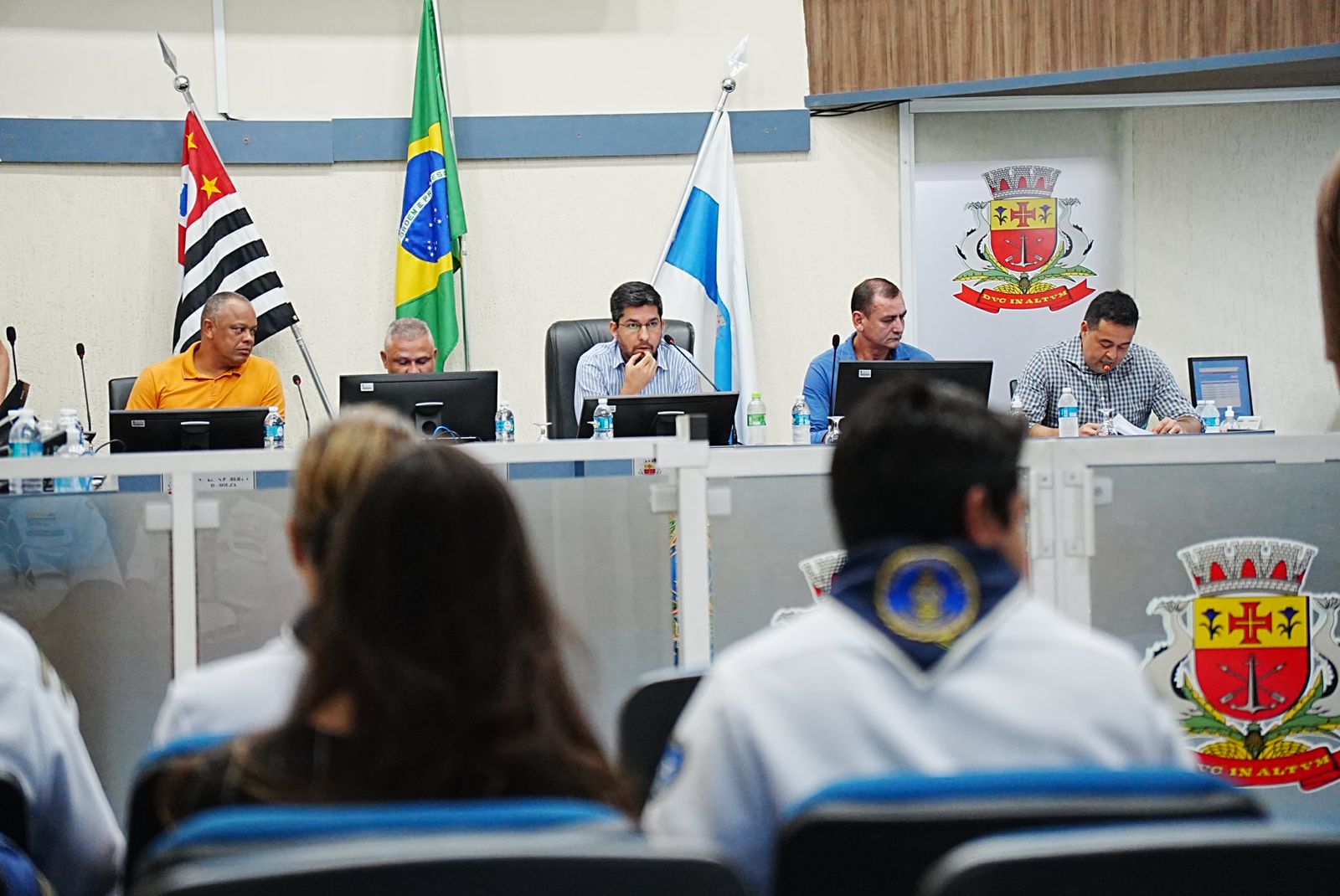 Noelle Balio recebe moção de congratulação da Câmara Municipal