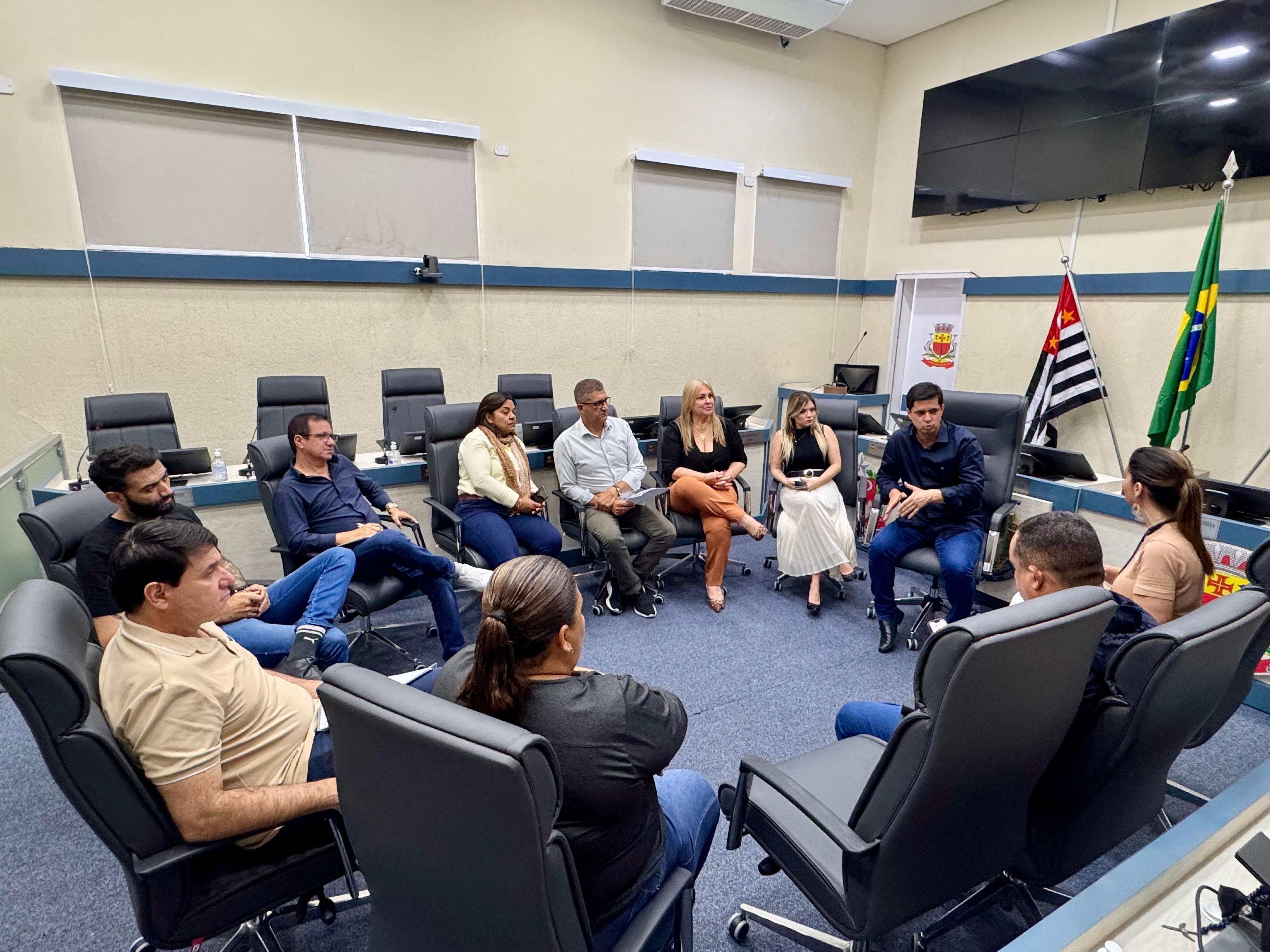 Vereadores se reúnem com EDP para esclarecer investimentos no município