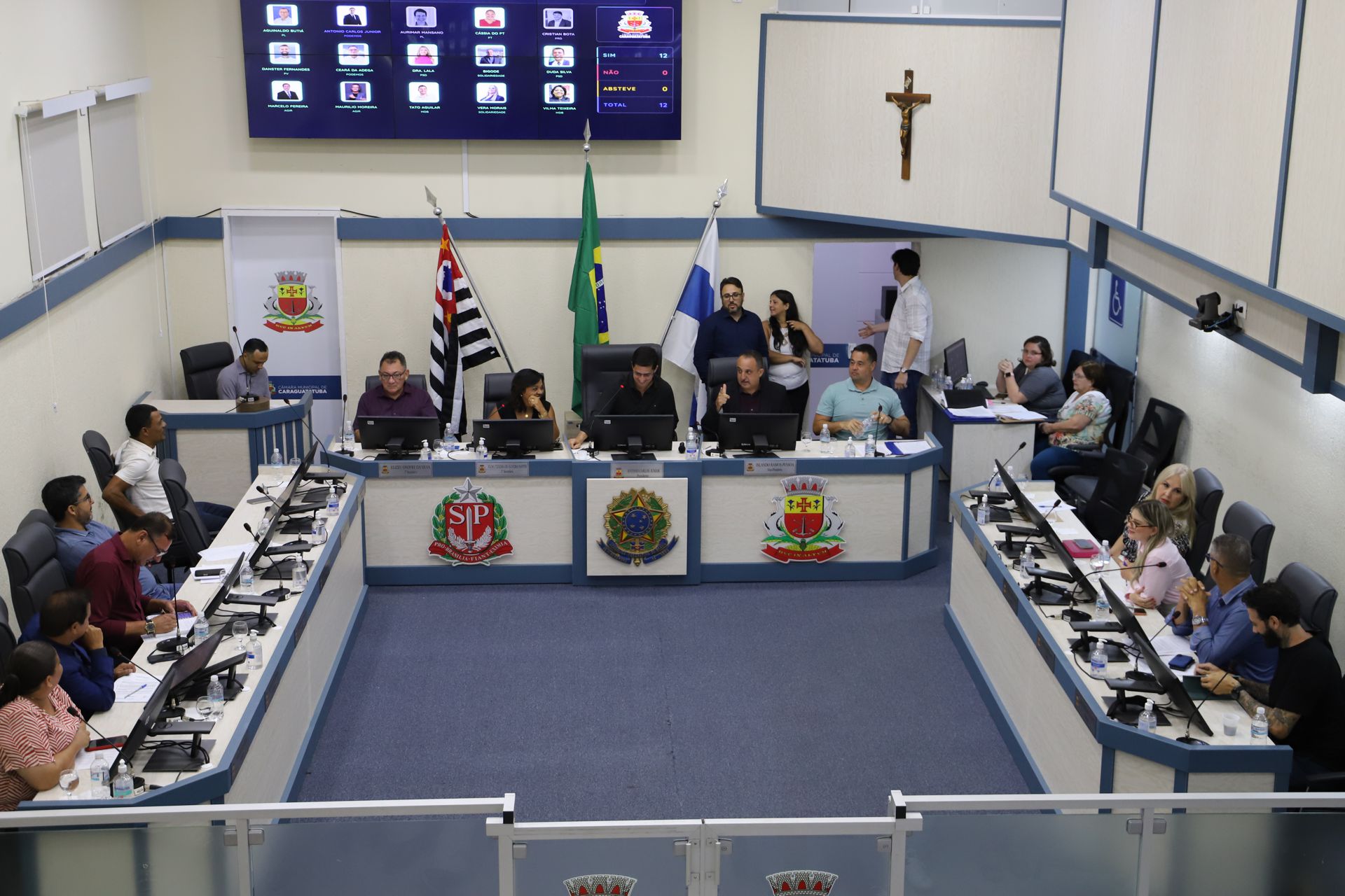 Proibição da venda de narguilé a menores e alerta de pessoas desaparecidas estão na pauta desta terça-feira