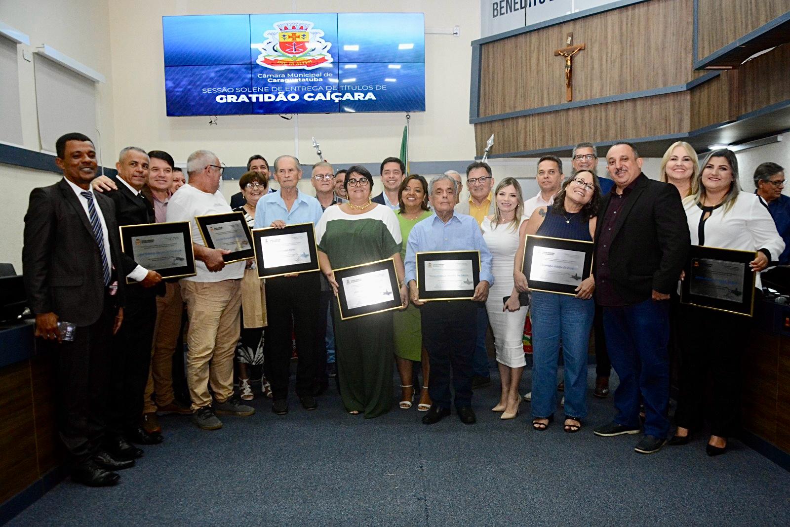 Câmara Municipal de Caraguatatuba homenageia 13 personalidades caiçaras em sessão solene de entrega de títulos