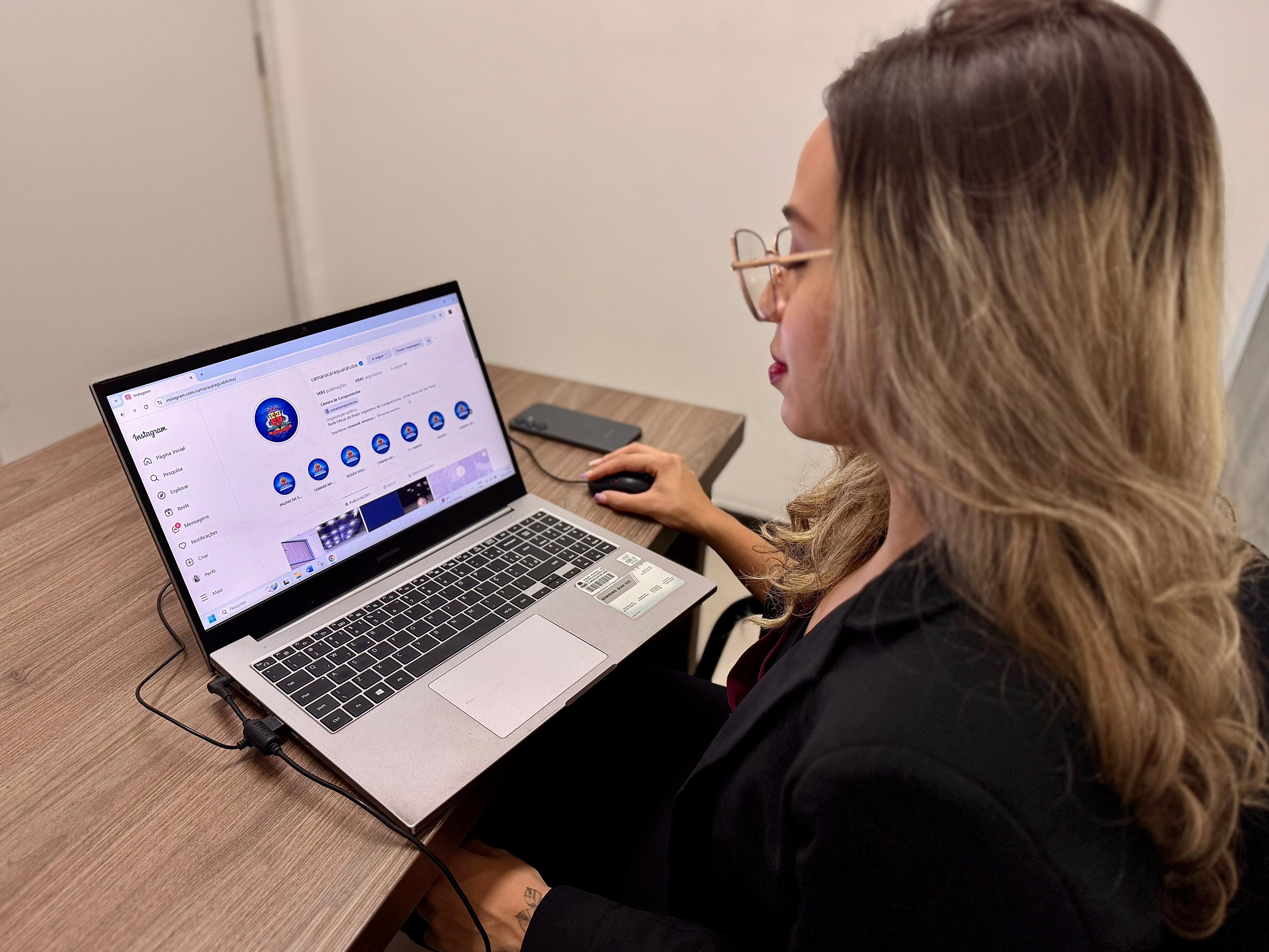 Câmara de Caraguatatuba reforça transparência com aumento expressivo na comunicação digital