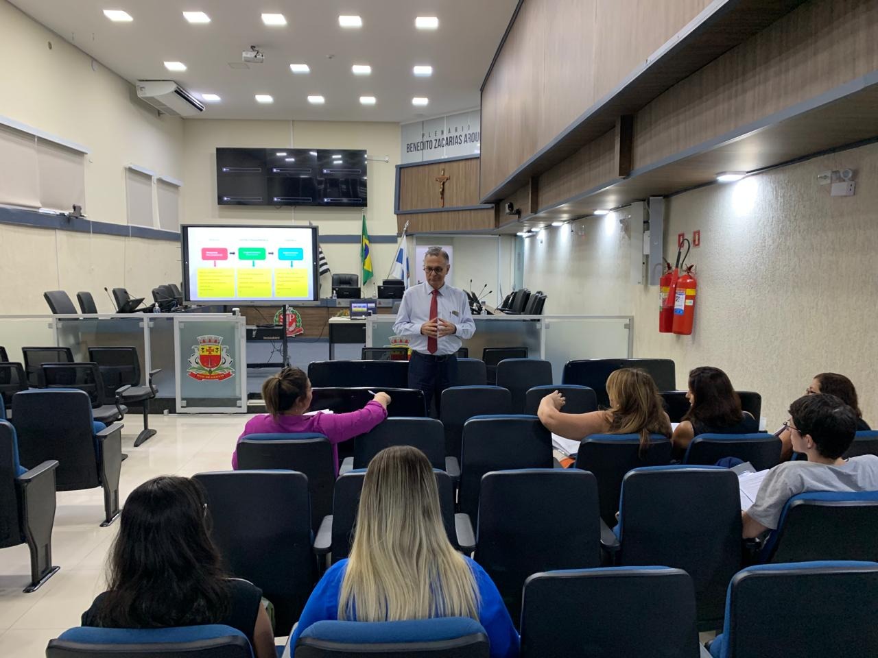 Servidores da Câmara Municipal participam de curso sobre gestão e fiscalização de contratos e licitações