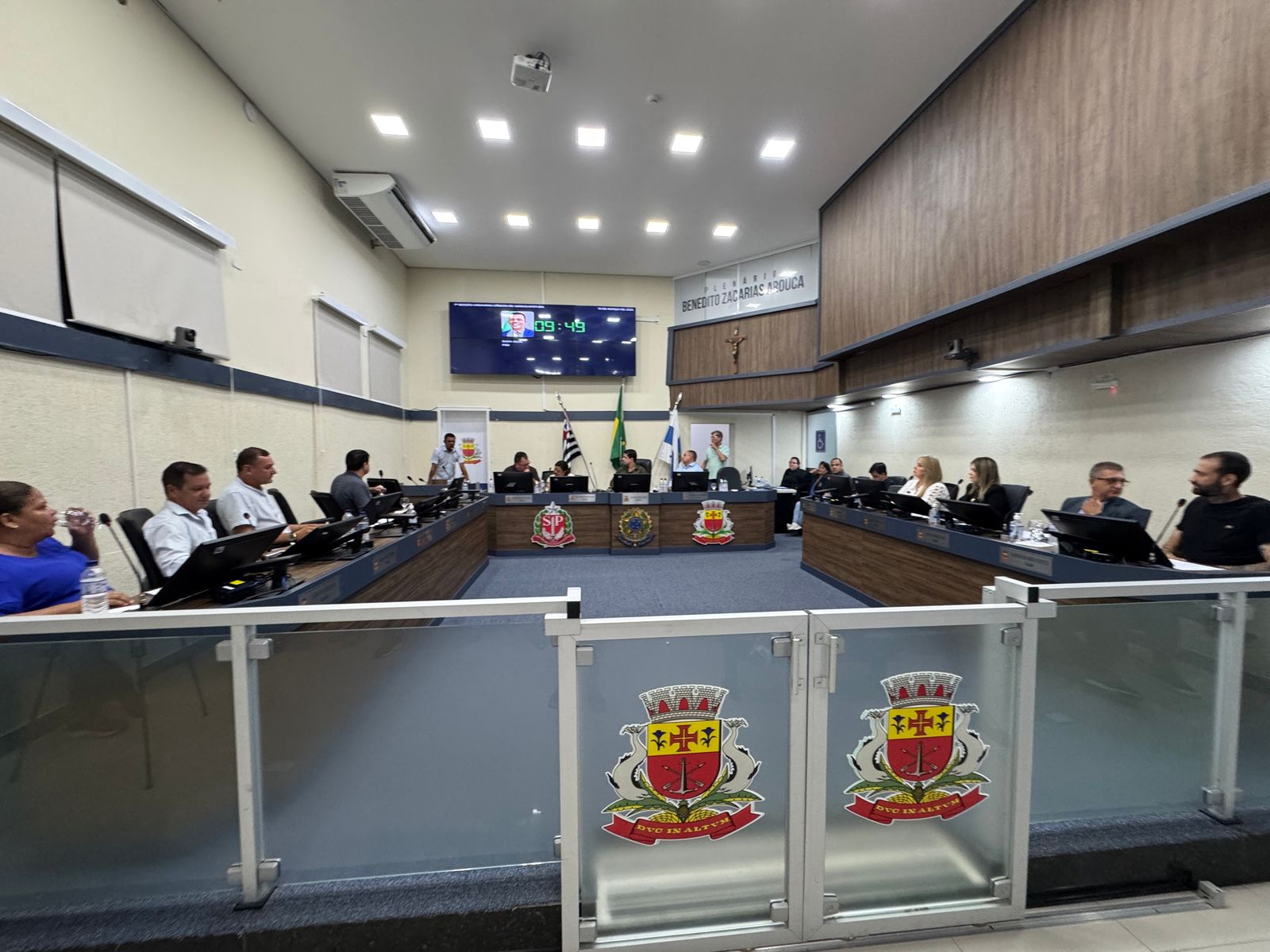 Câmara aprova mudanças no Código Tributário e projeto que libera uso de celulares em bancos