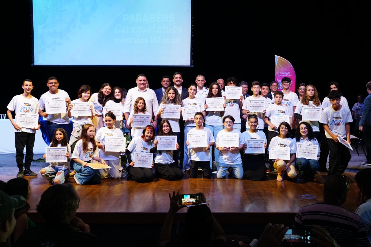 Câmara Jovem 2024: Jovens vereadores são empossados no dia do aniversário de Caraguatatuba