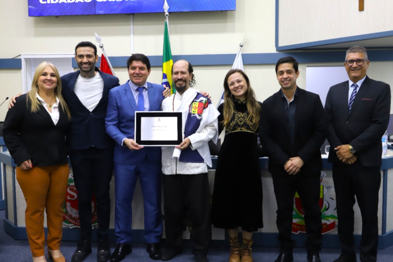 Mestre Cleber Dias da Silva é homenageado com Título de Cidadão Caraguatatubense