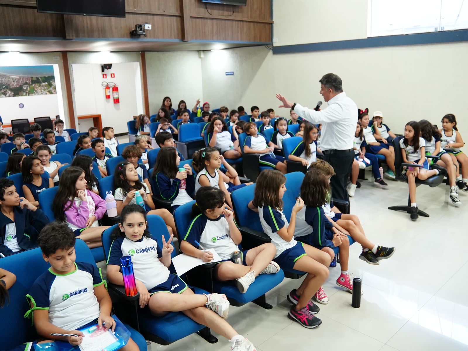 Estudantes do Colégio Canópus participam do programa Visita Monitorada na Câmara Municipal