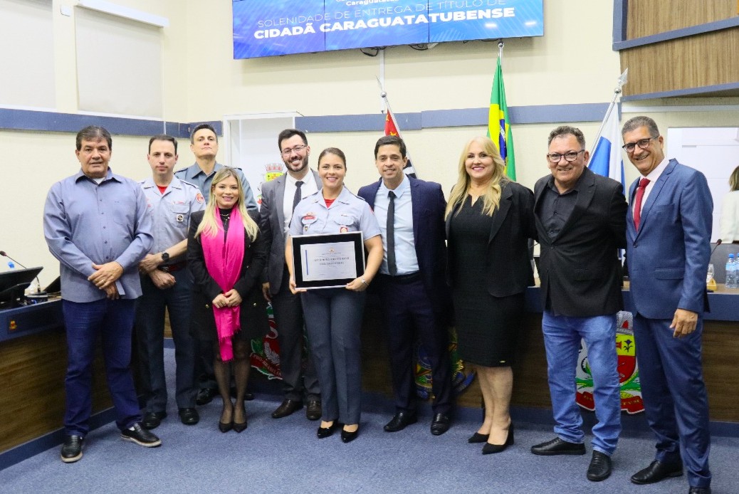 Capitão PM Érica Ramalho de Macedo recebe Título de Cidadã Caraguatatubense em sessão solene