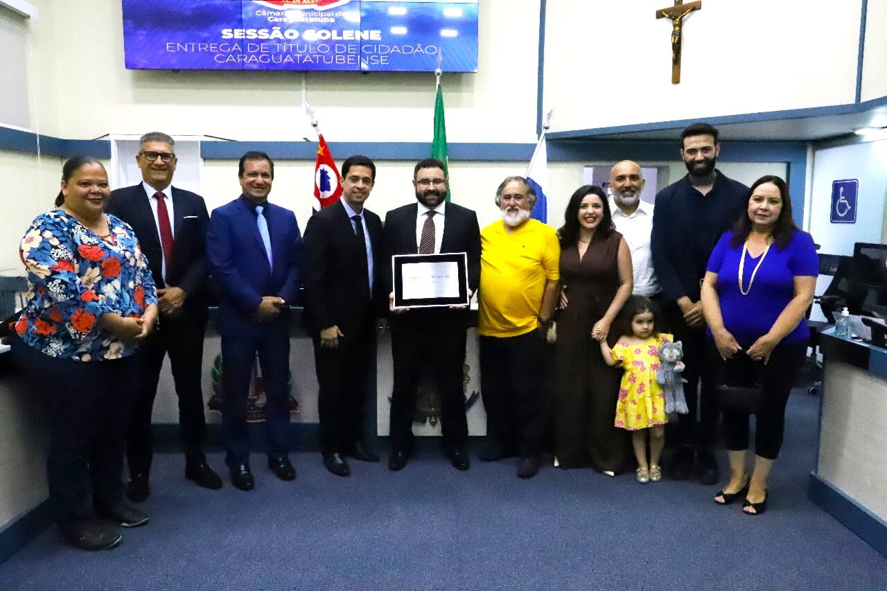 Dr. Carlos Alberto Antônio Junior recebe Título de Cidadão Caraguatatubense