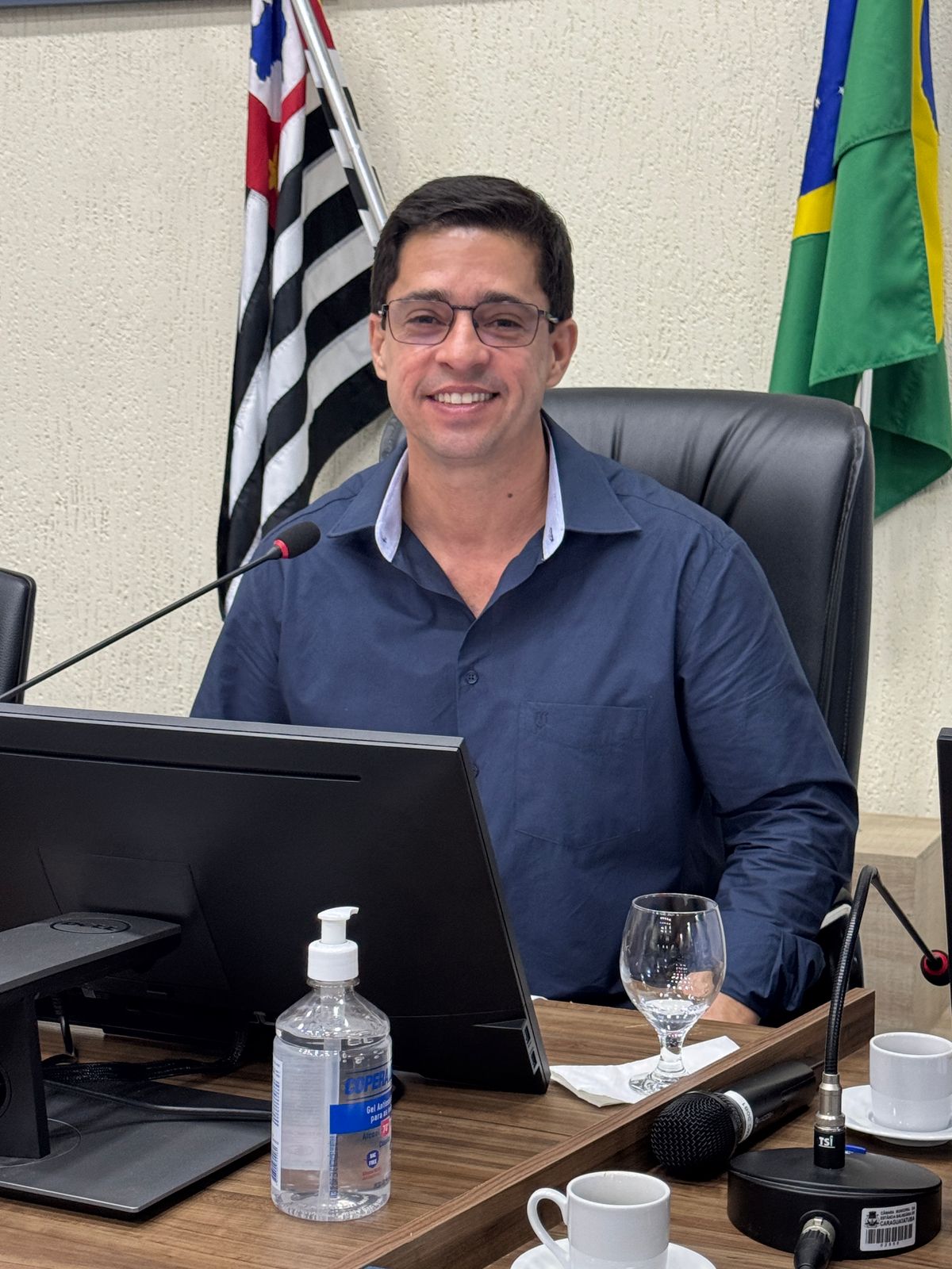 Presidente da Câmara Antonio Carlos Junior homenageia atleta Lavinya Souza por conquista de cinturão no Muay Thai