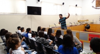 Presidente da Câmara recebe alunos de escola municipal