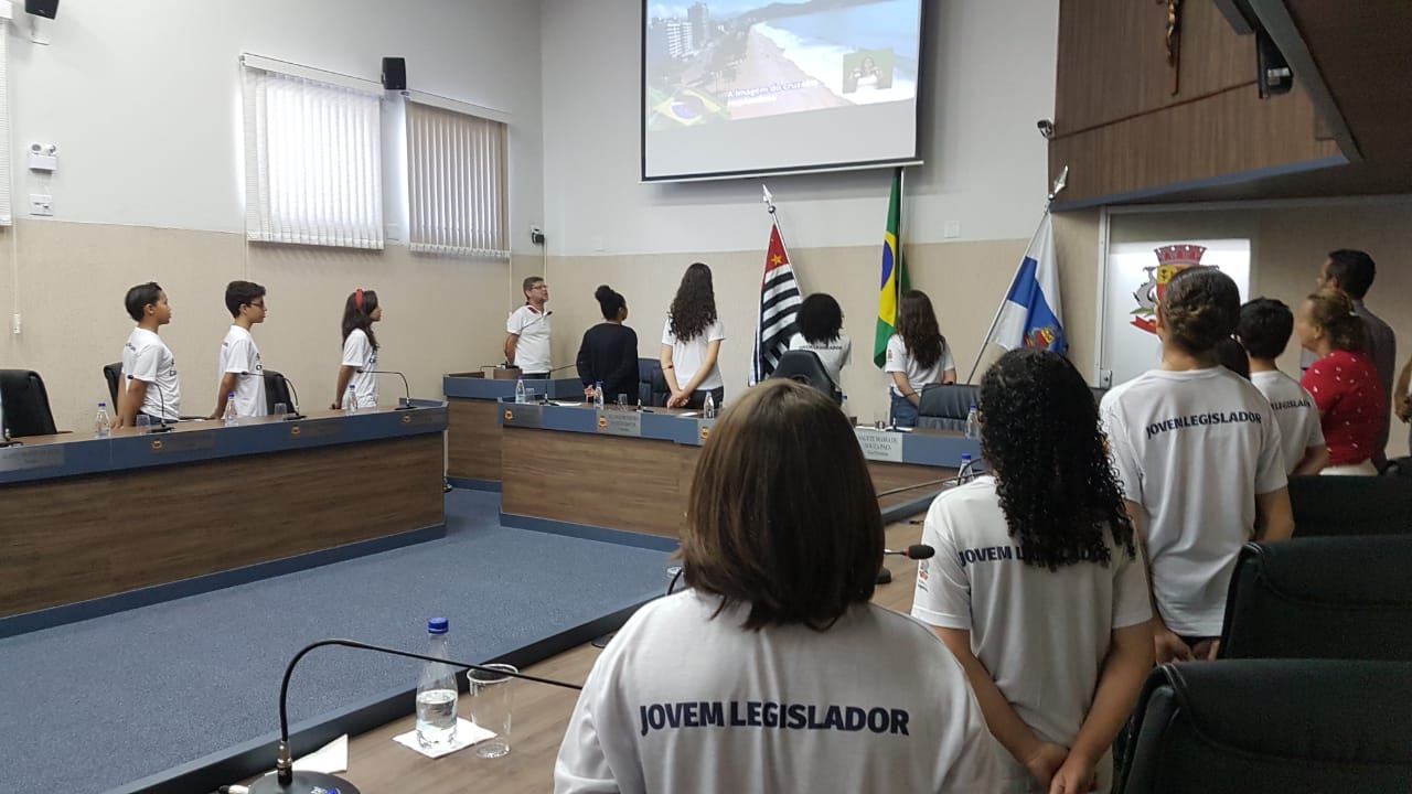 Câmara Jovem aprova proposta que pede informações sobre ausência de lixeiras em locais públicos