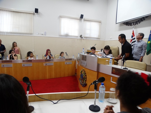 Proposta sobre saneamento básico é aprovada em sessão da Câmara Jovem