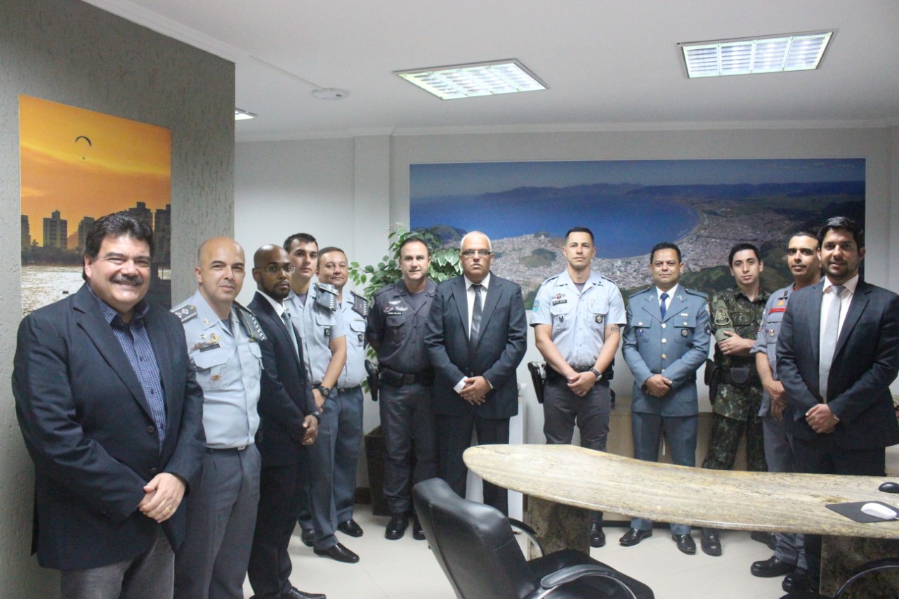 Policiais recebem homenagem na Câmara Municipal