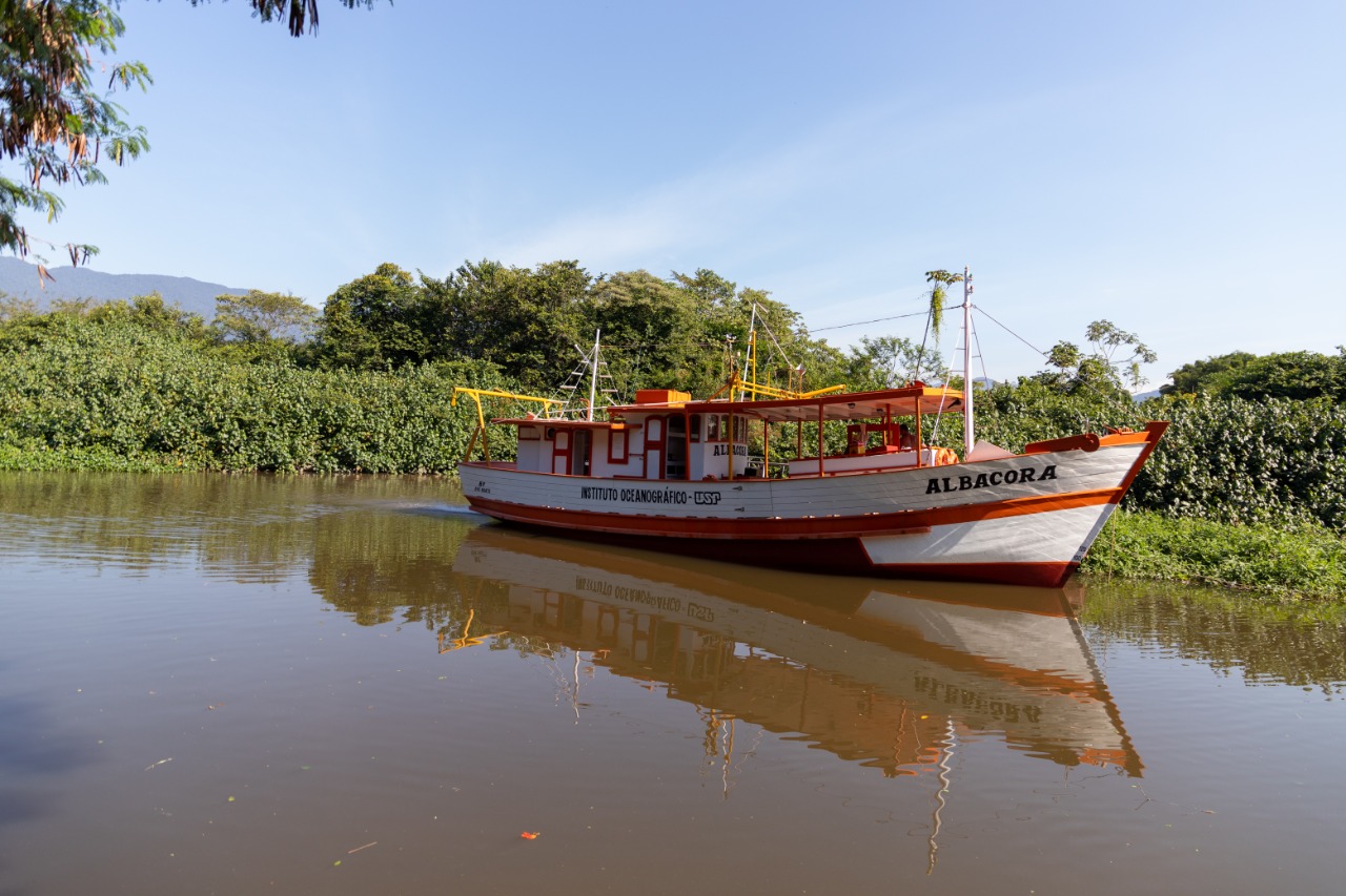 Barco oceanográfico da USP é recuperado no Porto Novo