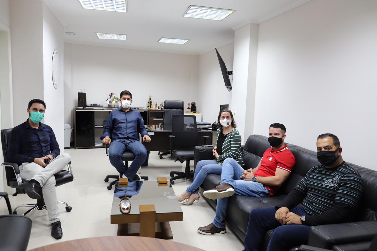 Câmara Municipal recebe visita da presidente do legislativo de Salesópolis