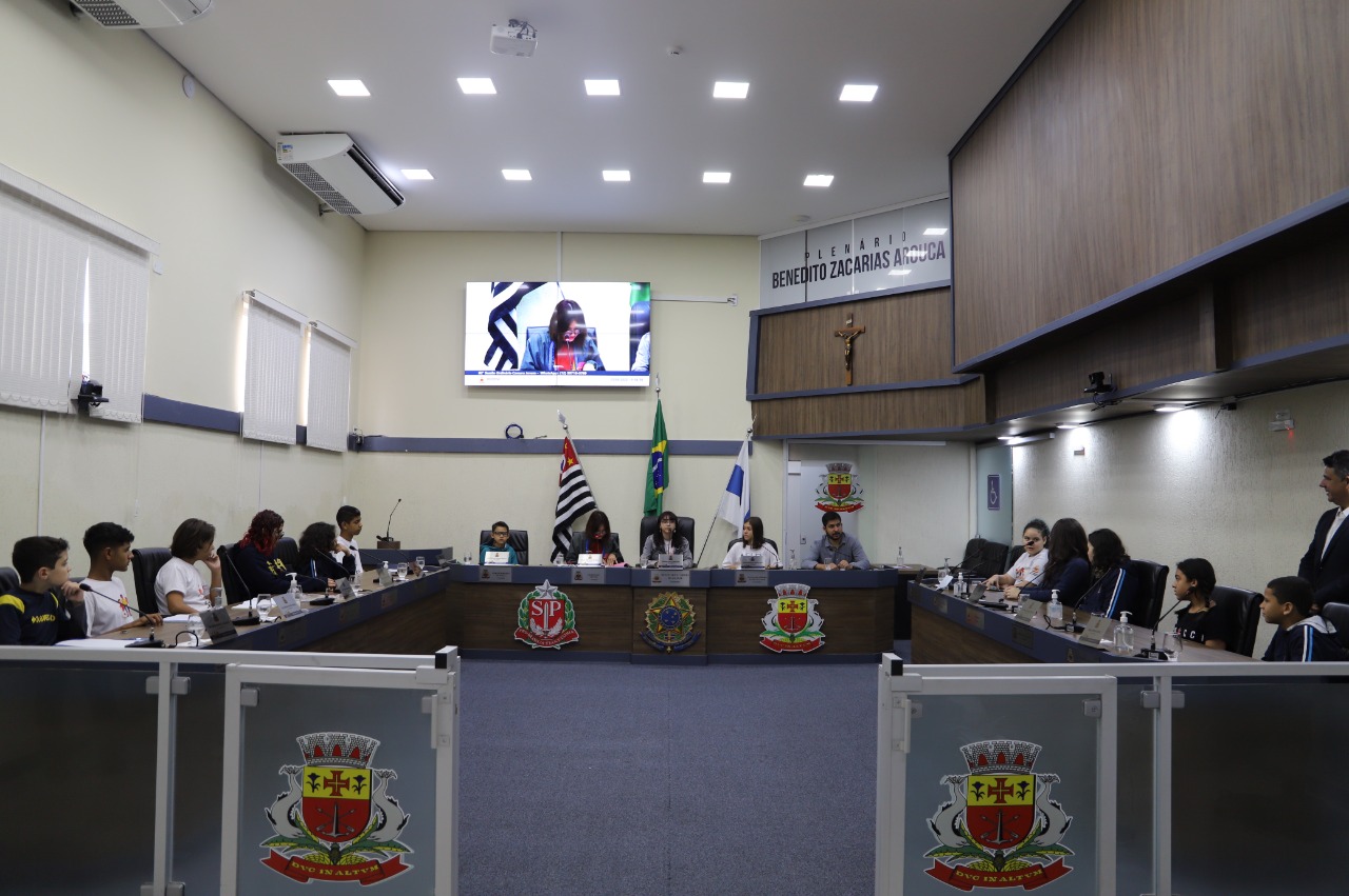 Jovens vereadores aprovam proposituras durante 2ª sessão ordinária da Câmara Jovem