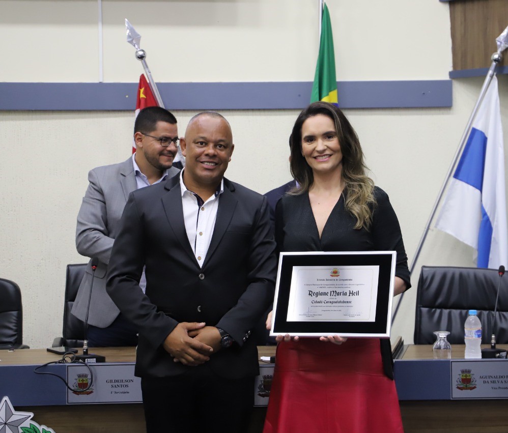 Regiane Heil recebe o título de Cidadã Caraguatatubense
