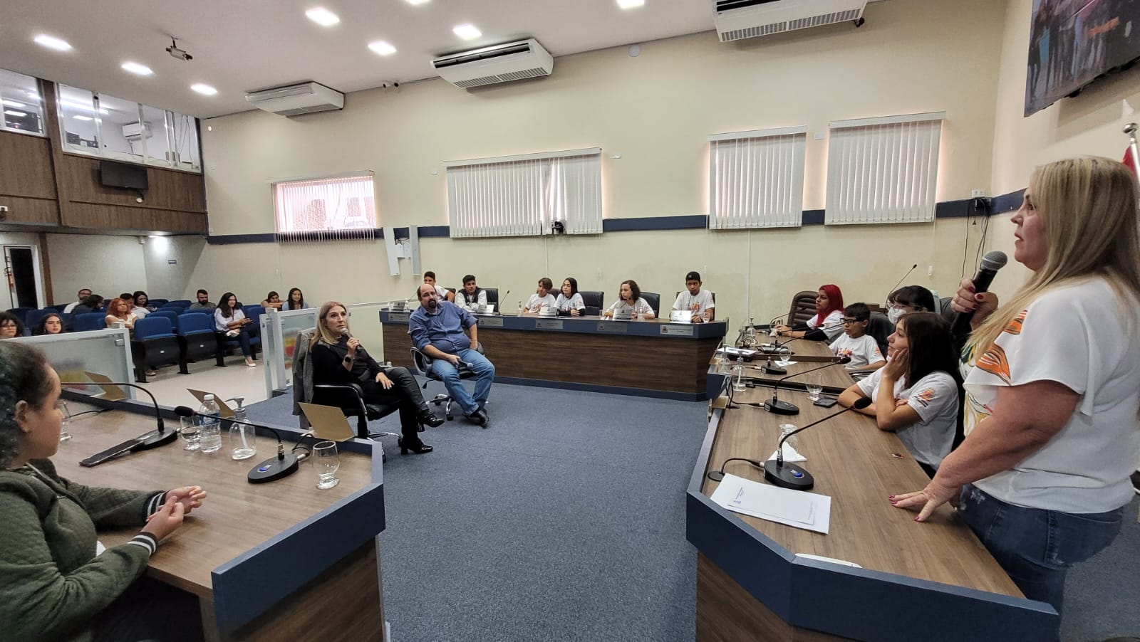 Jovens Vereadores recebem profissionais para debater a saúde dos adolescentes