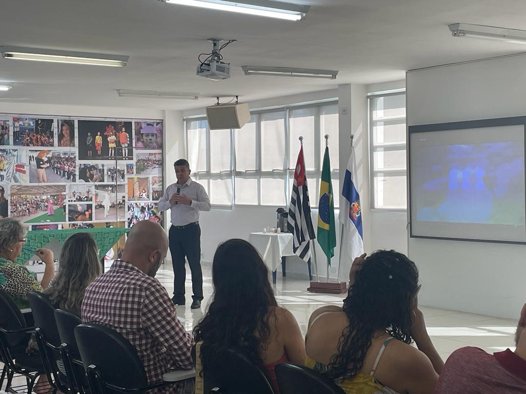 Representantes do programa Câmara Jovem participam de reunião na Secretaria de Educação