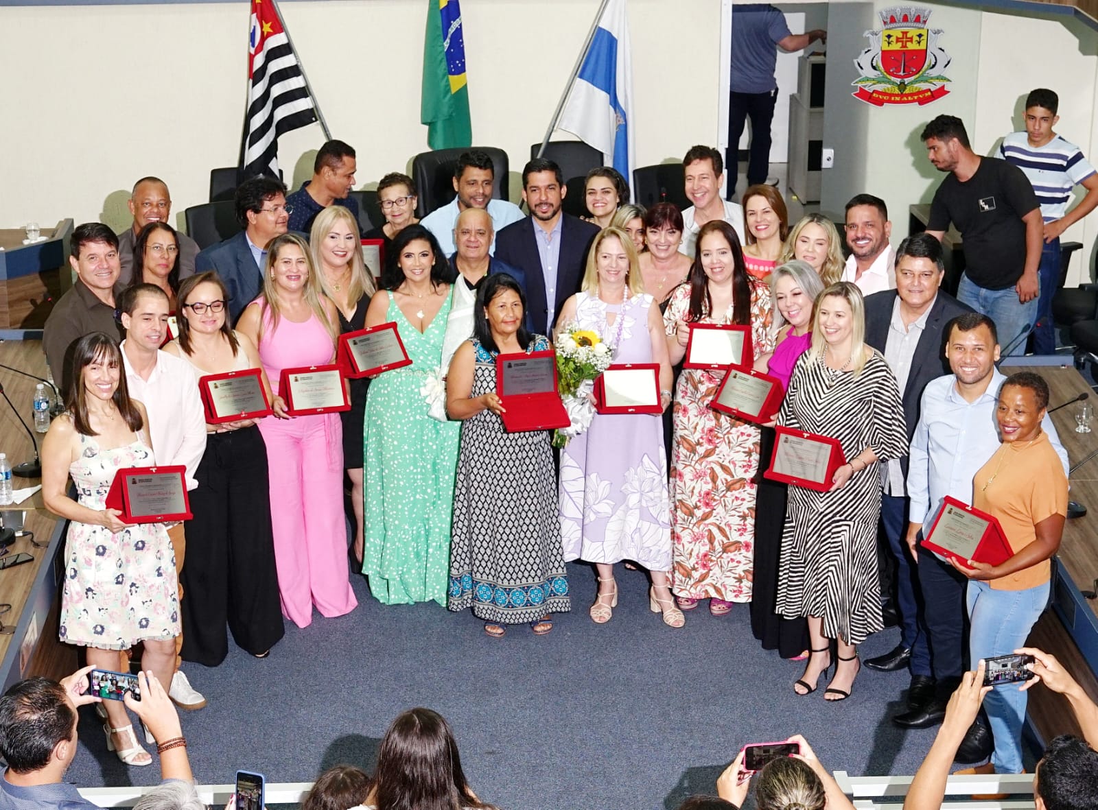 Sessão Solene homenageia mulheres de destaque em Caraguatatuba