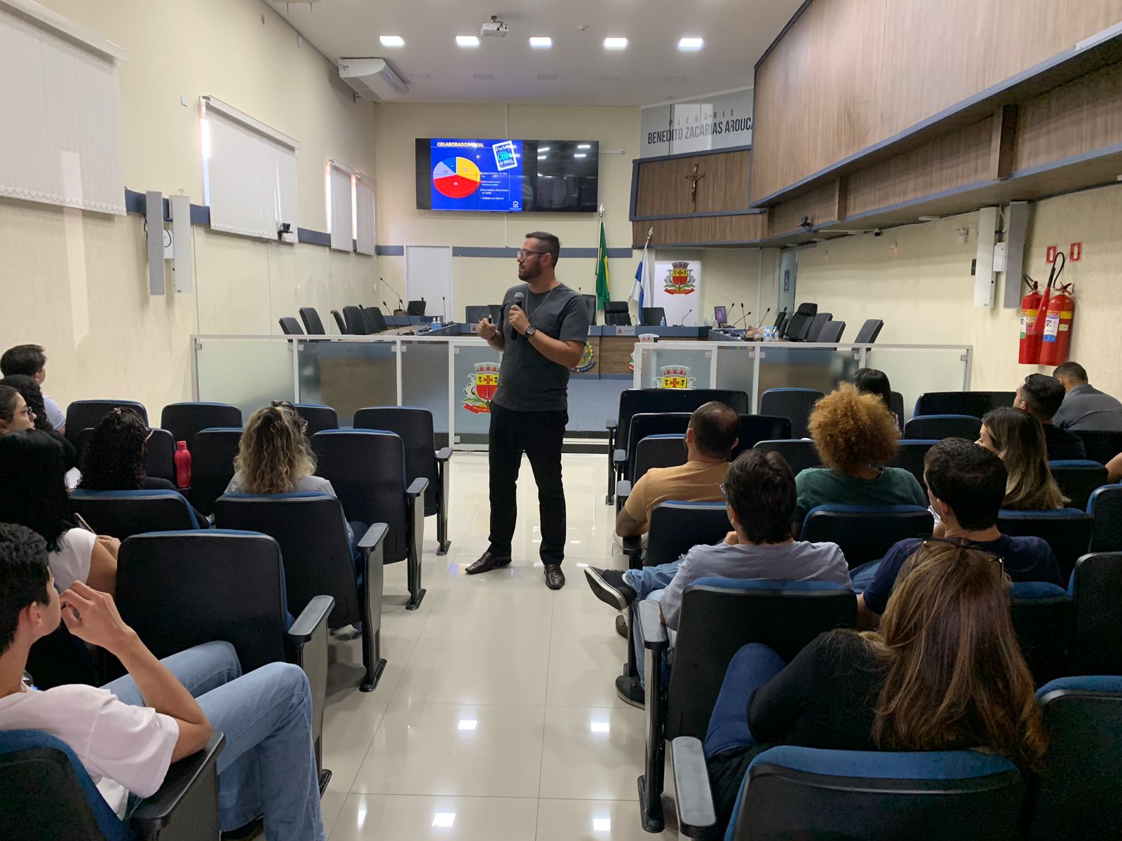 Servidores da Câmara Municipal passam por treinamento no plenário do legislativo