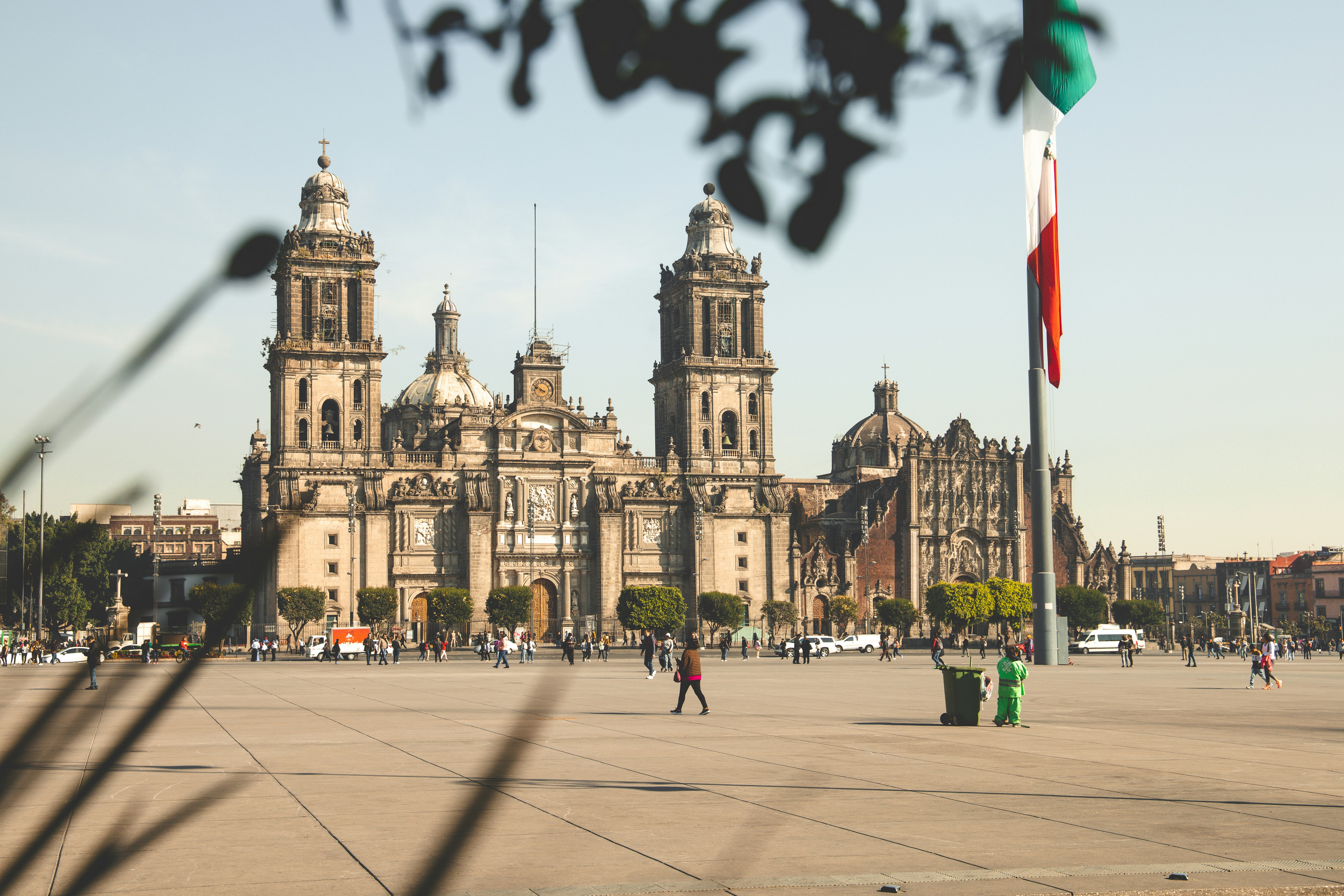 Explanada con bandera de mexico