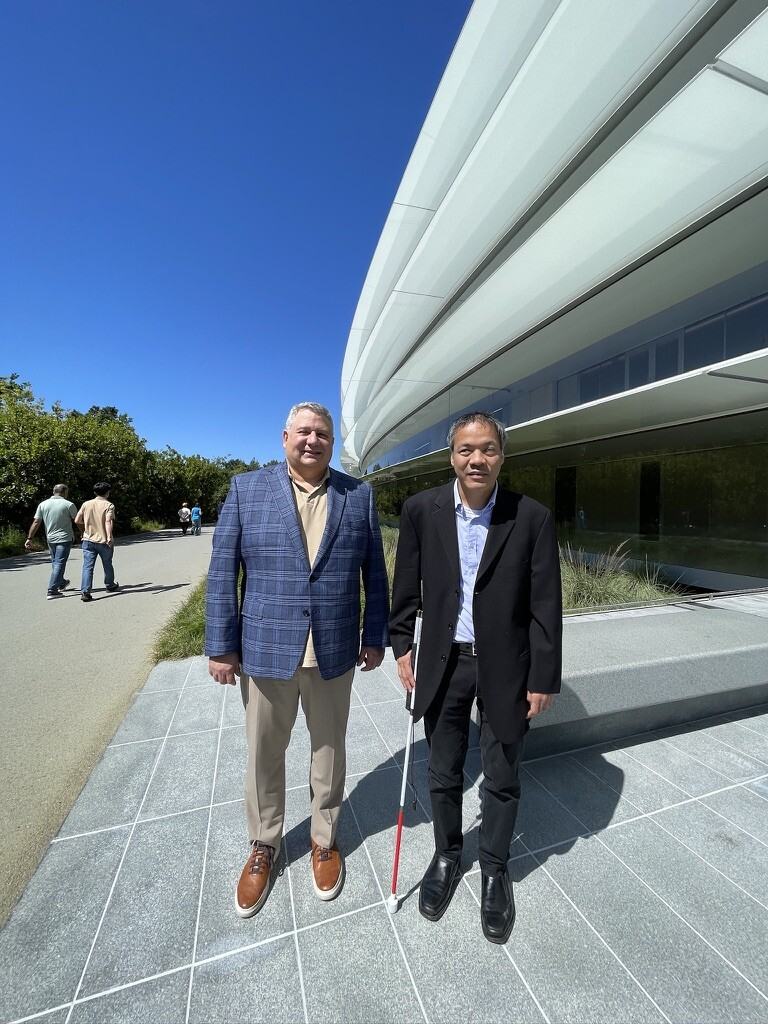 Joe and Jennison standing next to the Apple Loop Building at Apple Park