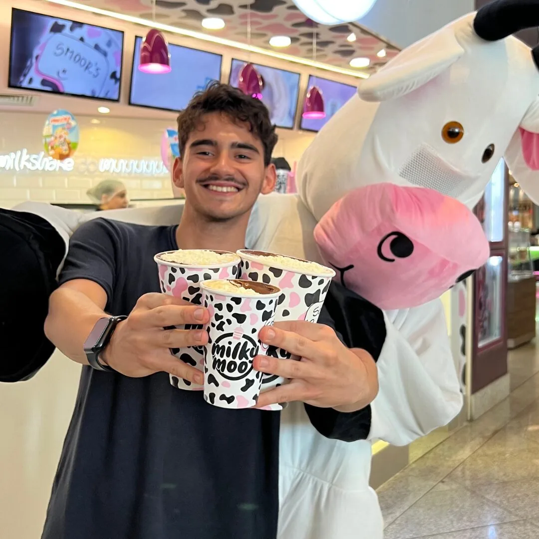 Franqueado Milky Moo em frente à loja