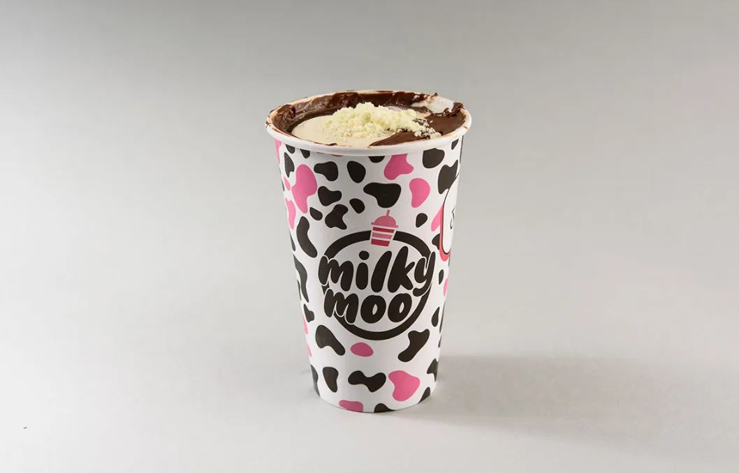 Equipe Milky Moo atendendo clientes