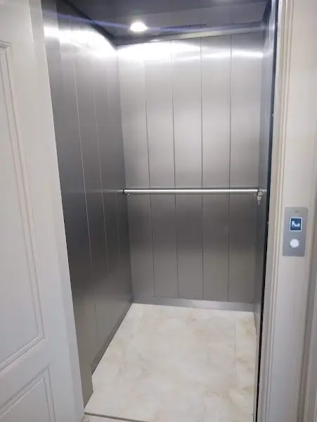 Elevador RBA instalado em residência de alto padrão