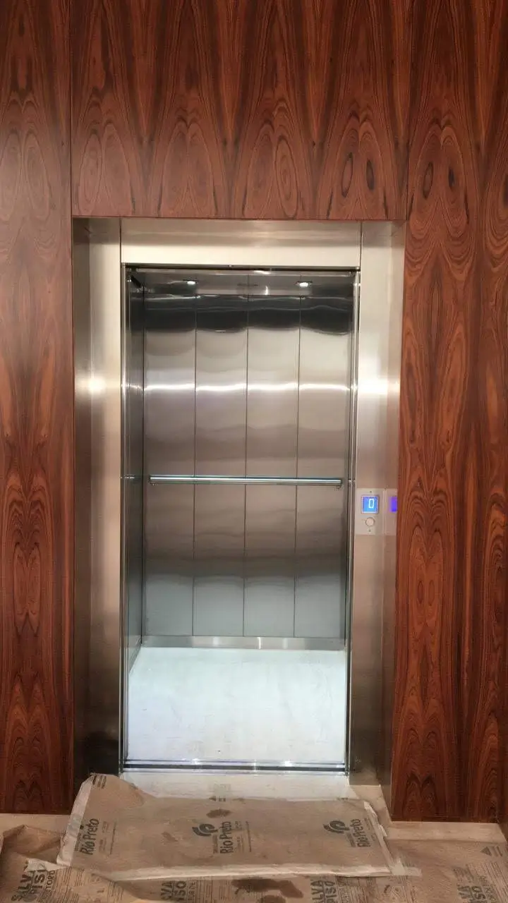 Elevador RBA instalado em residência de alto padrão