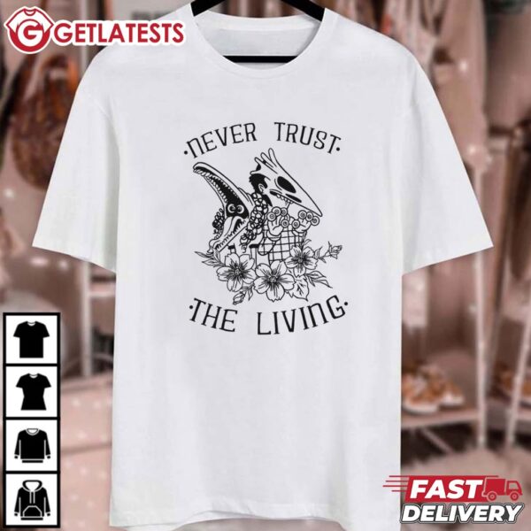 Never Trust The Living Beetlejuice 1988 Movie T Shirt (1)