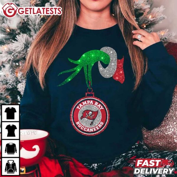 Grinch Hand Holding Tampa Bay Buccaneers Christmas T Shirt (1)