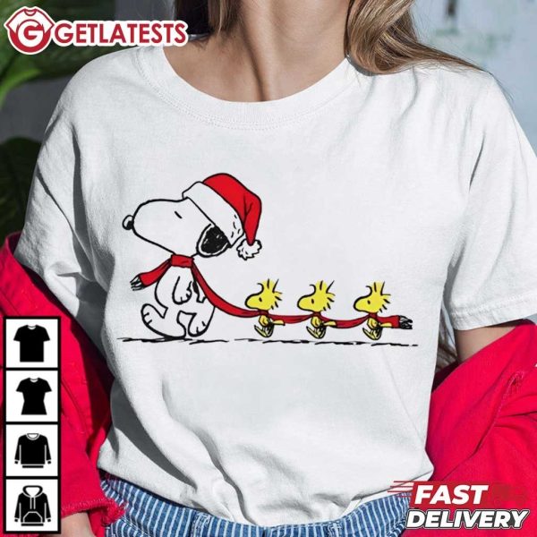 Snoopy And Woodstock Walking in Winter Christmas T Shirt (3)