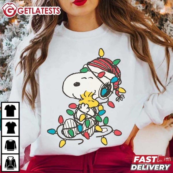 Snoopy Hold Woodstock Cute Christmas Light T Shirt (1)