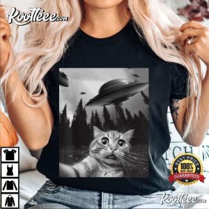 Funny Cat Selfie With UFO T Shirt
