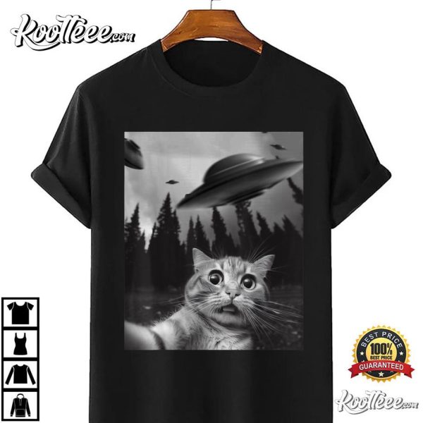 Funny Cat Selfie With UFO T-Shirt