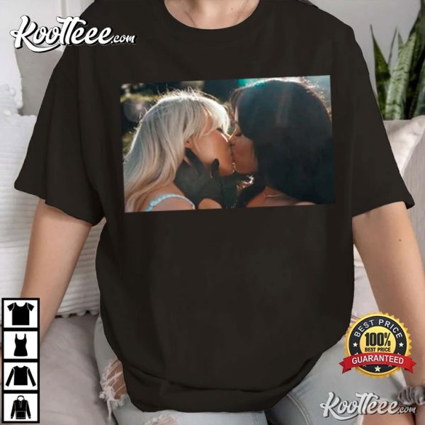 Sabrina Carpenter And Jenna Ortega Kiss Taste T-Shirt