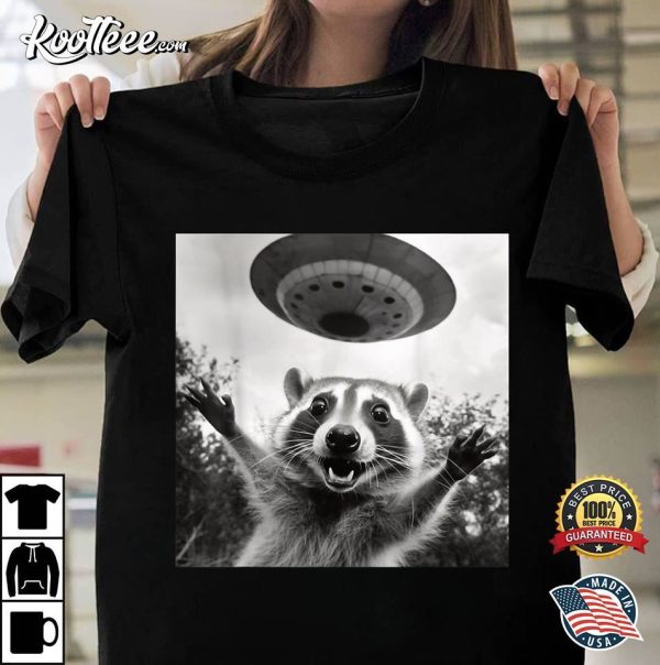 Funny Raccoon UFO Alien Selfie Photo T-Shirt