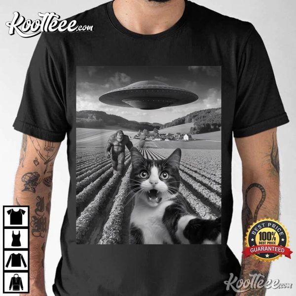 Cat Selfie With Alien UFO Bigfoot Funny T-Shirt