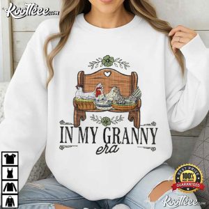 In My Granny Era Vintage Farmhouse Chicken Wooden T Shirt (4)