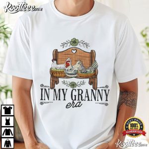 In My Granny Era Vintage Farmhouse Chicken Wooden T Shirt (2)