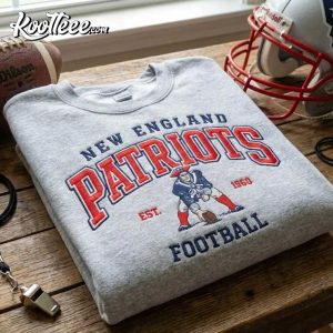 New England Patriots Mascot Embroidered Sweatshirt (1)